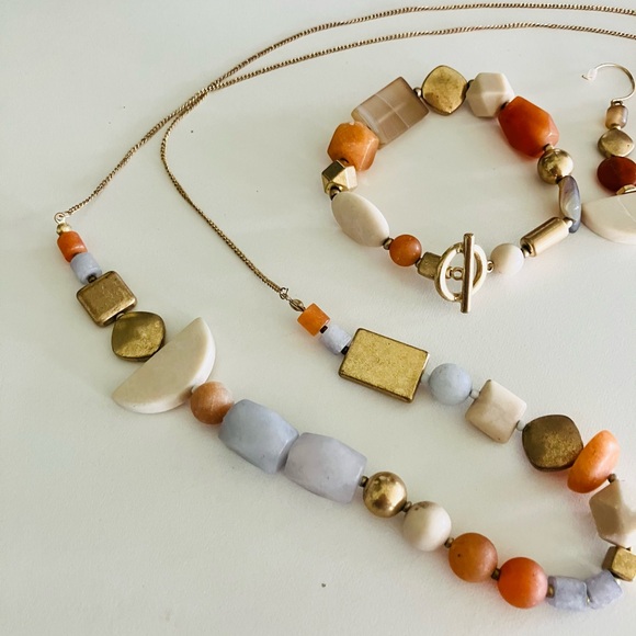 Jewelry Beautiful Necklace, Bracelet and Earrings set - Picture 2 of 16